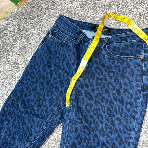 Judy Blue Women SZ 5/27 Animal Print Skinny Fit Raw hem Mid Rise Cheetah Jeans - Picture 5 of 11